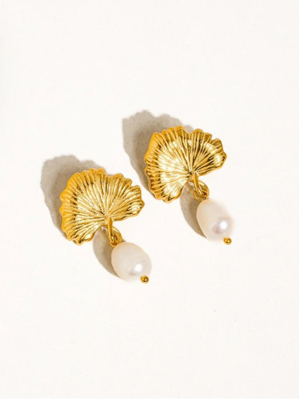 18K Gold Floral Pearl Earrings (4522)